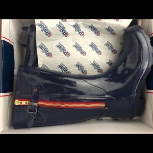 NEW IN BOX - Pajar rain boots. Size 9-9.5 US